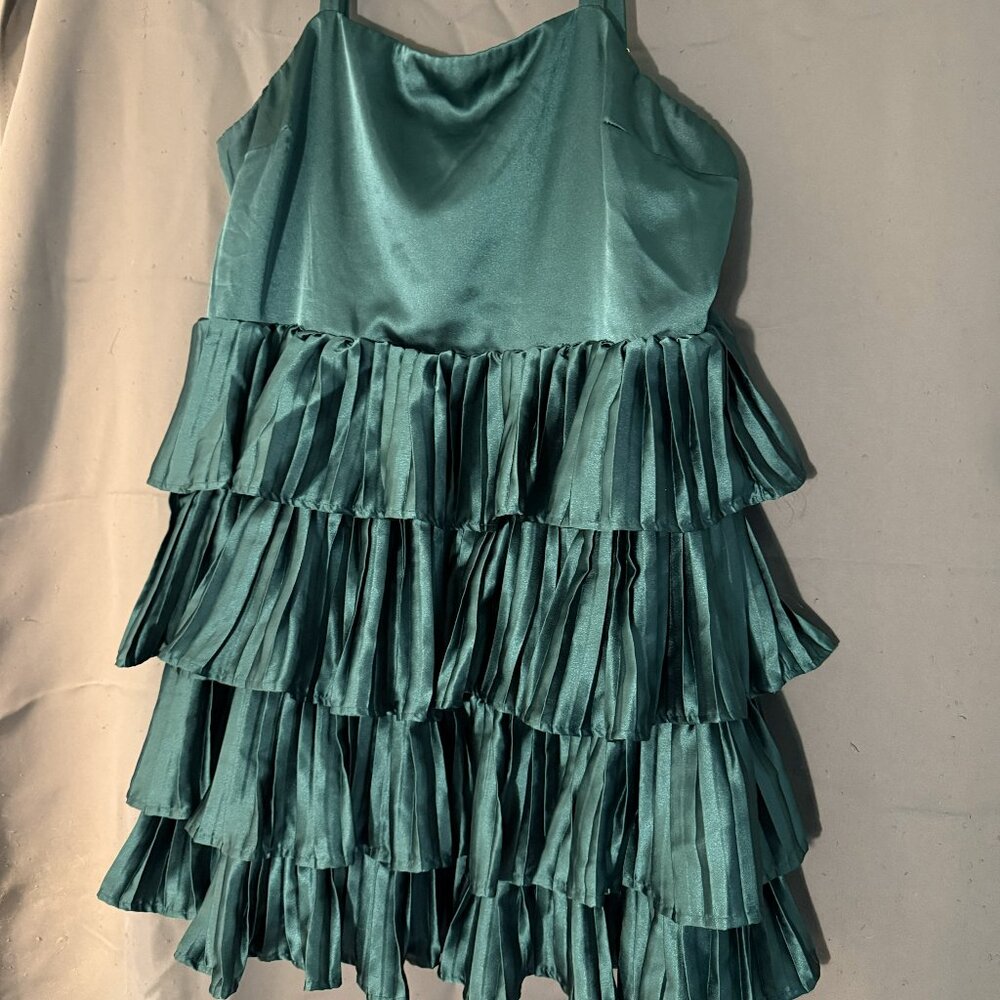 Arula Hunter Green Satin Tiered Party Dress | Size A (Plus)